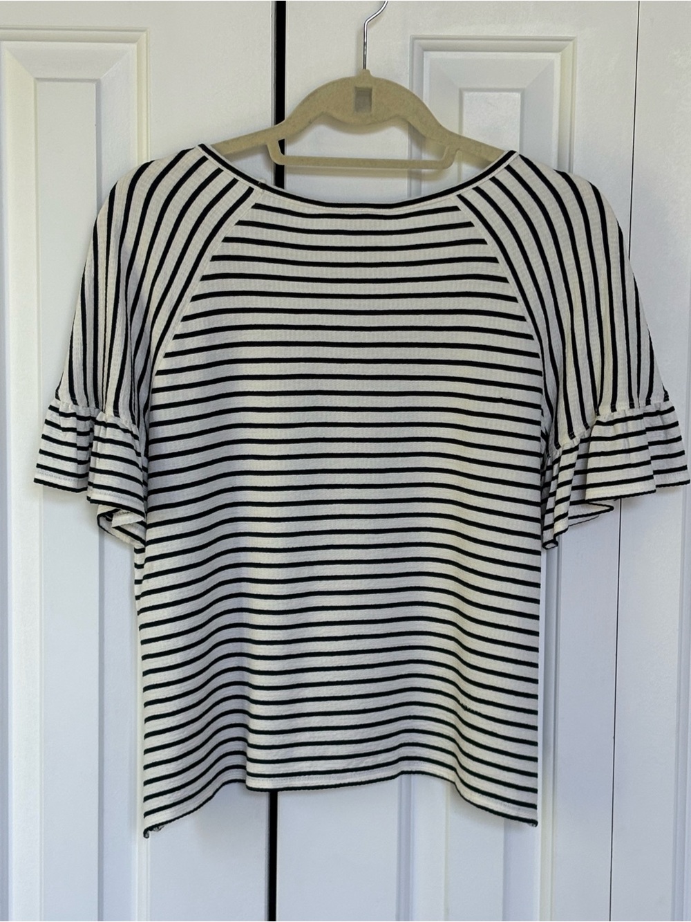 Max Studio London Striped Ruffle Sleeve Top - Size Medium - Picture 4 of 13
